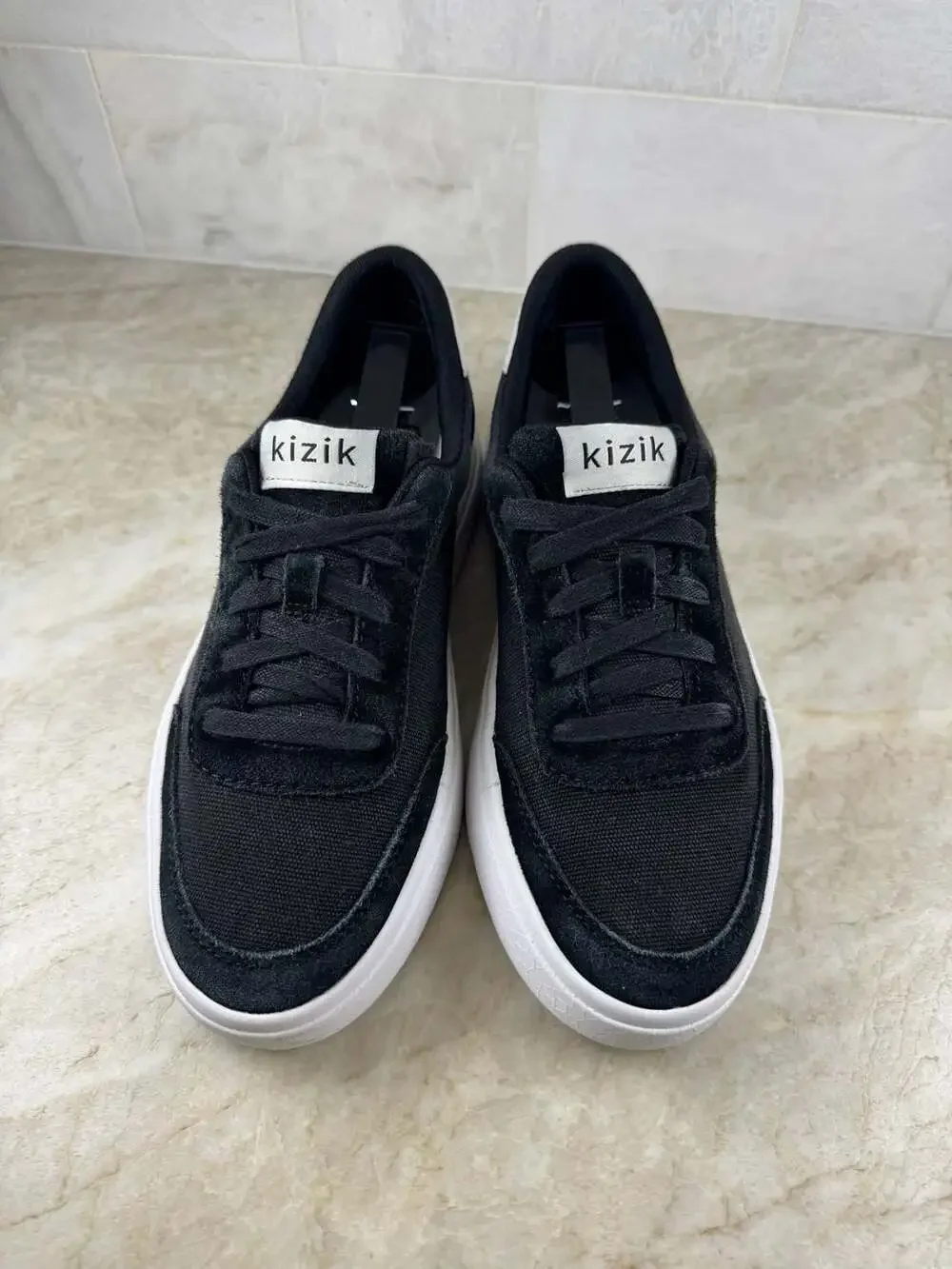 Kizik Prague Hands-Free Canvas Sneakers Black Men’s 6.5 Women’s 8